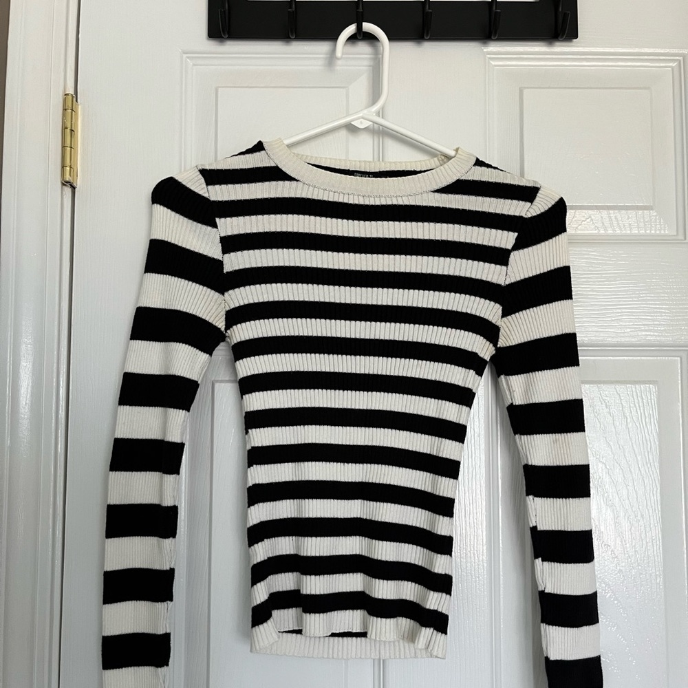 Forever 21 Тор black and white